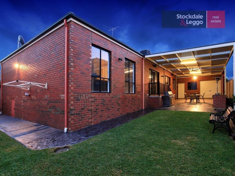 19 Trumpington Terrace, Attwood VIC 3049
