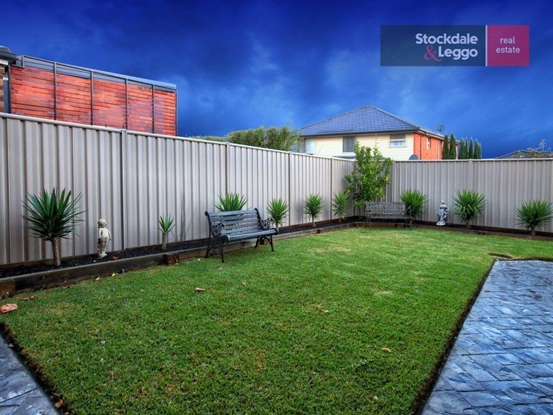 19 Trumpington Terrace, Attwood VIC 3049