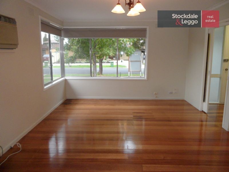 31 Parnell Crescent, Gladstone Park VIC 3043