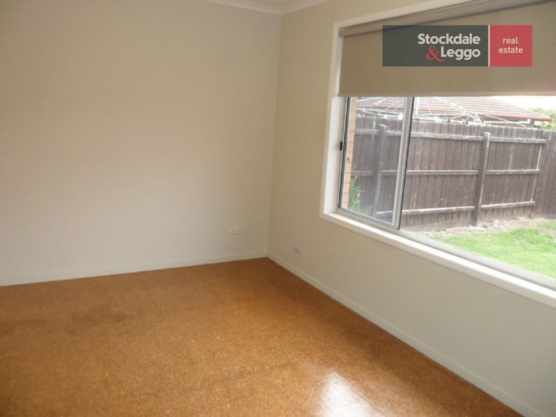 31 Parnell Crescent, Gladstone Park VIC 3043