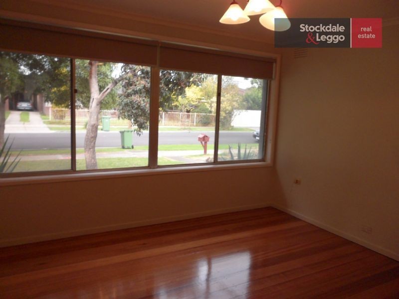31 Parnell Crescent, Gladstone Park VIC 3043