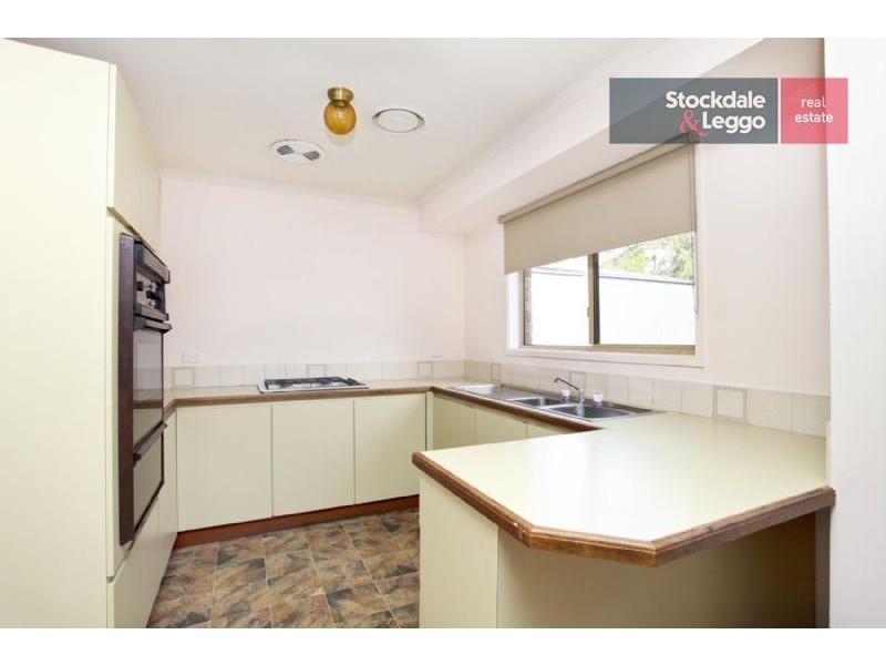 10 Mackinnon Court, Attwood VIC 3049