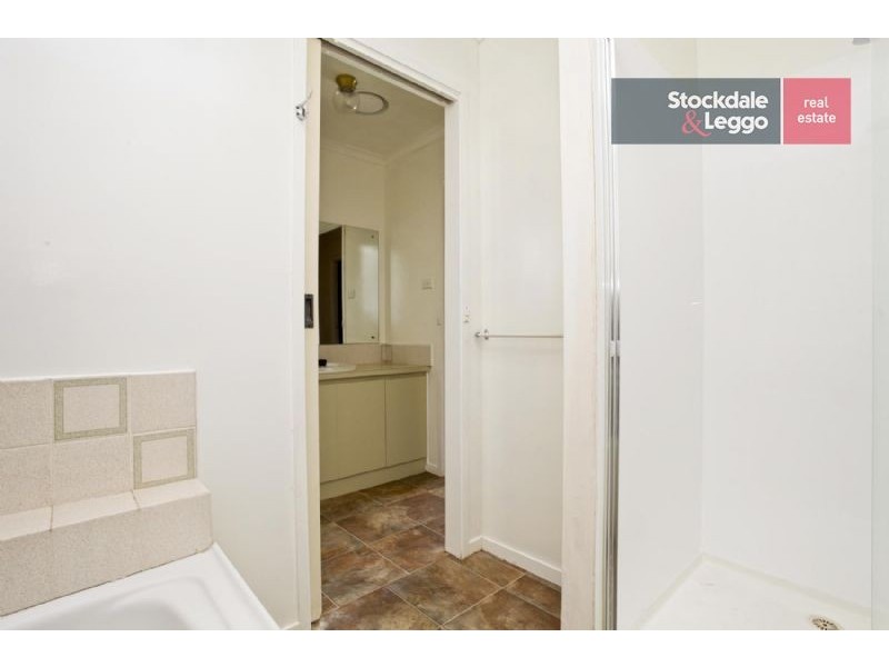 10 Mackinnon Court, Attwood VIC 3049