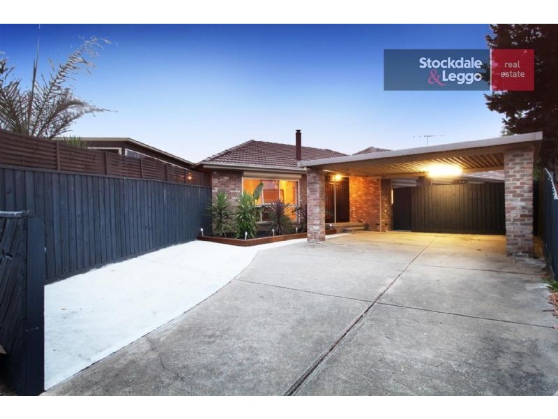 27 Trentham Drive, Gladstone Park VIC 3043