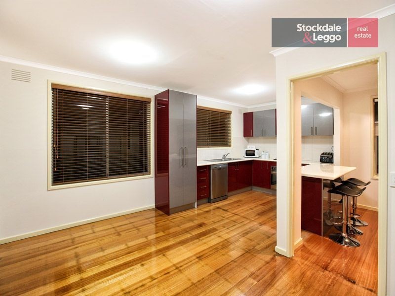 5 Milton Place, Gladstone Park VIC 3043