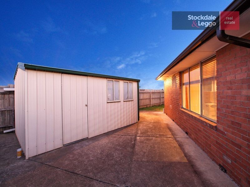 5 Milton Place, Gladstone Park VIC 3043
