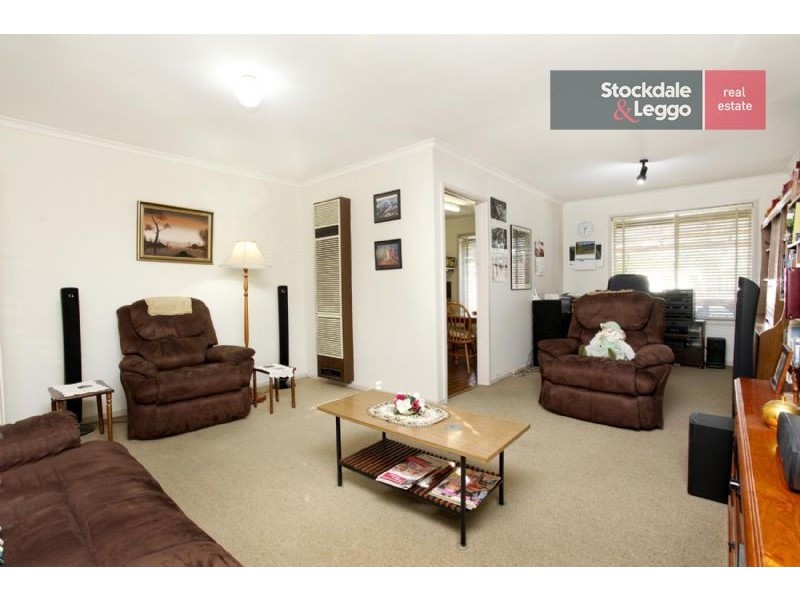 8 Burnleigh Drive, Gladstone Park VIC 3043