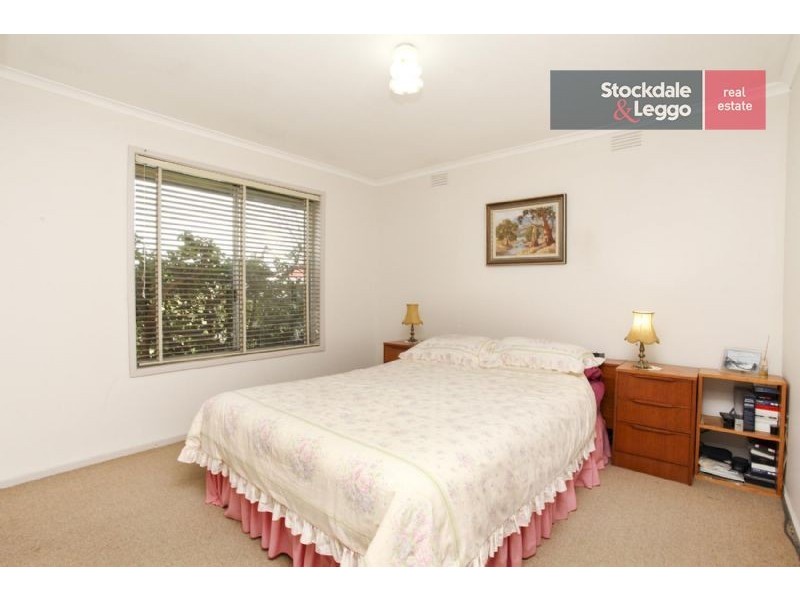 8 Burnleigh Drive, Gladstone Park VIC 3043