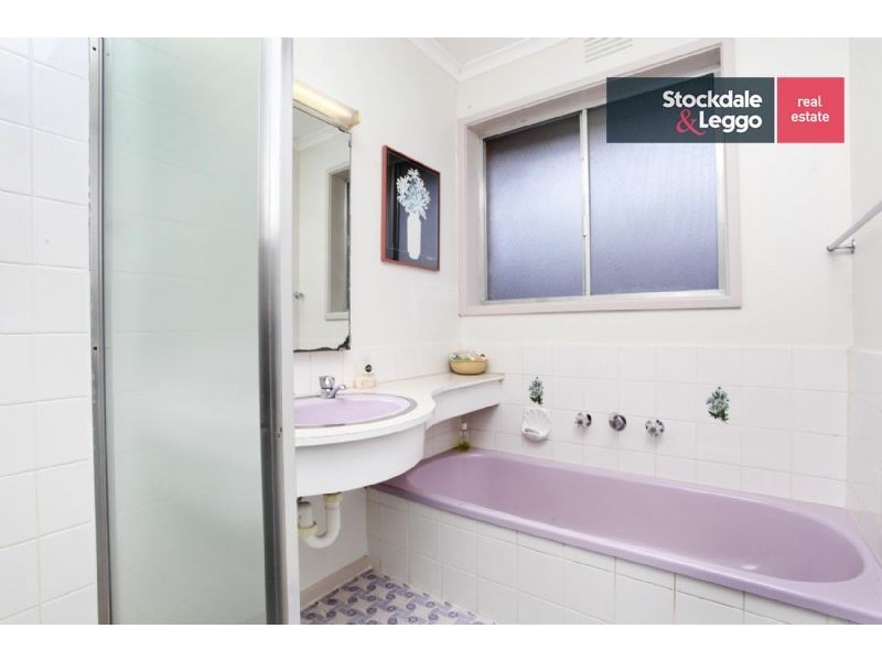 8 Burnleigh Drive, Gladstone Park VIC 3043