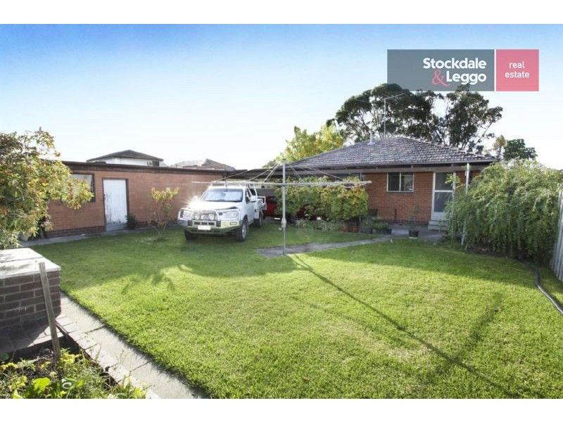 8 Burnleigh Drive, Gladstone Park VIC 3043