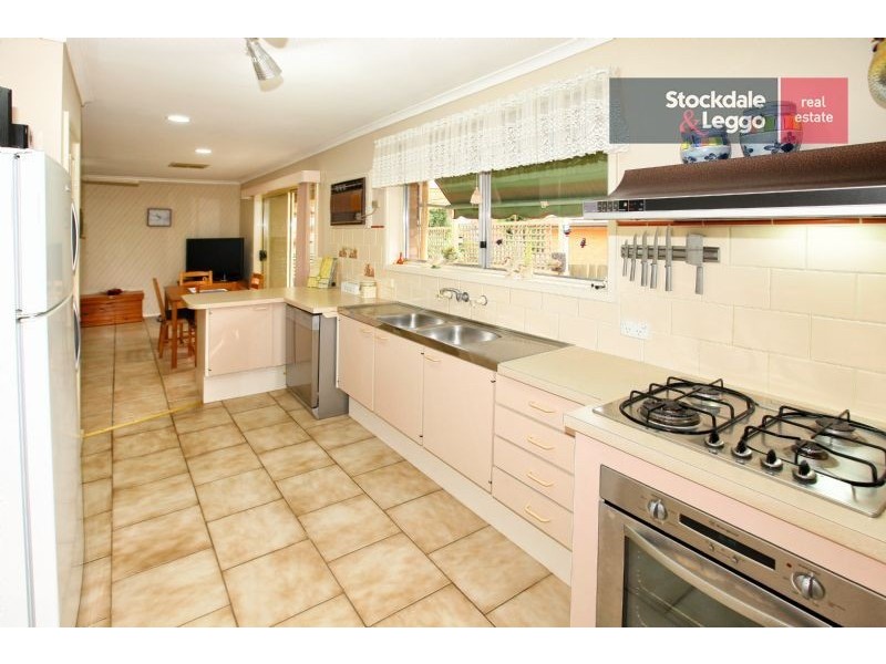 23 Ellesmere Crescent, Gladstone Park VIC 3043
