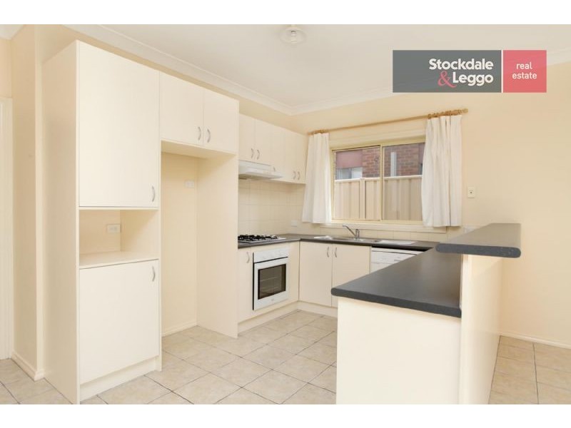 8 Ballybunion Avenue, Craigieburn VIC 3064