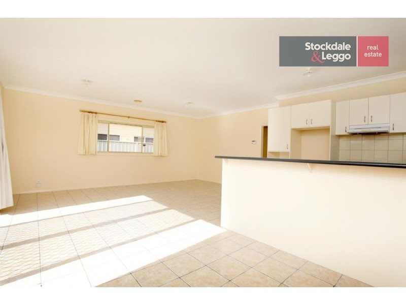 8 Ballybunion Avenue, Craigieburn VIC 3064