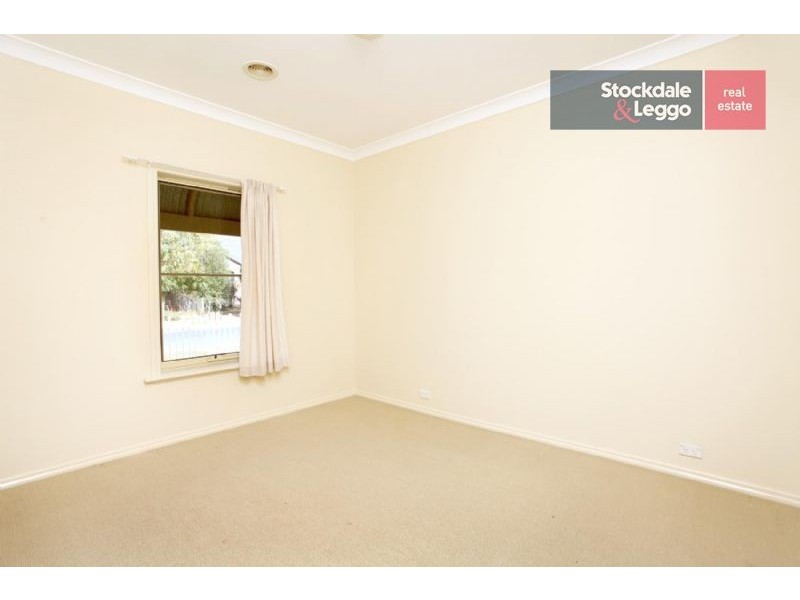 8 Ballybunion Avenue, Craigieburn VIC 3064