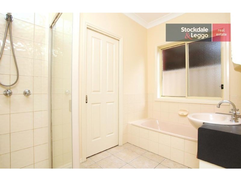 8 Ballybunion Avenue, Craigieburn VIC 3064