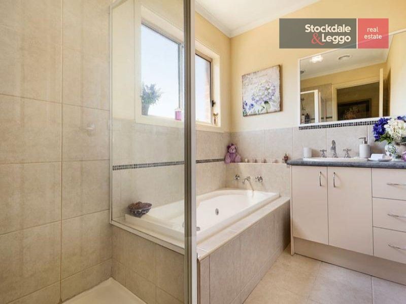 6/9C Weyburn Place, Avondale Heights VIC 3034