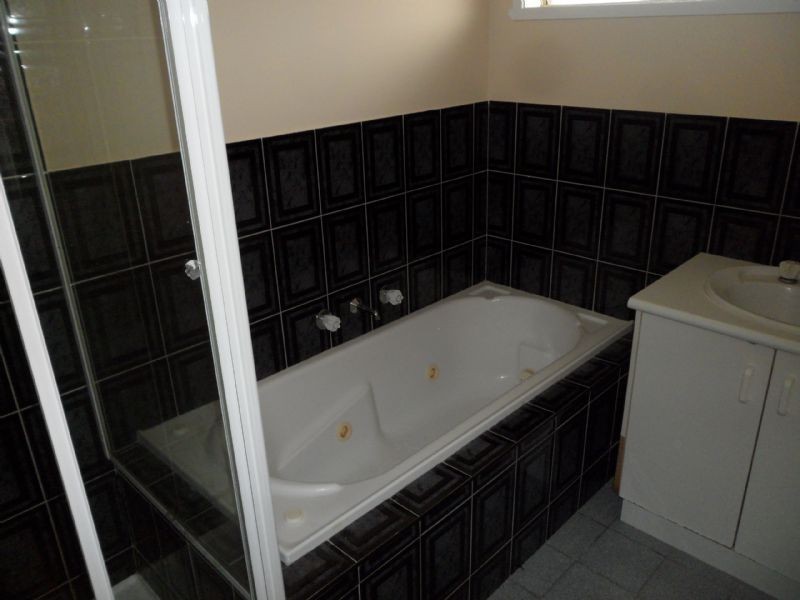 21 Johnson Court, Roxburgh Park VIC 3064