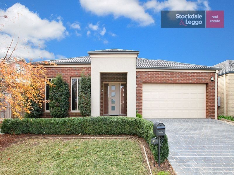 21 Dalwhinnie Crescent, Craigieburn VIC 3064