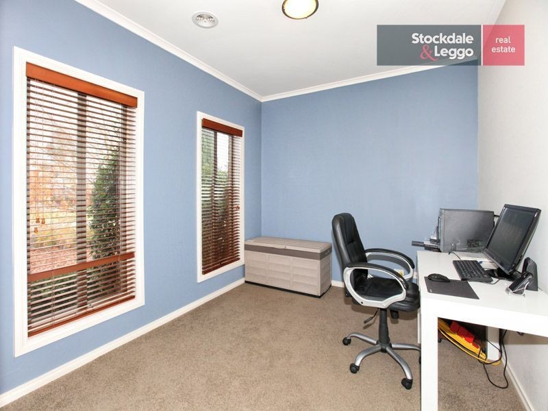 21 Dalwhinnie Crescent, Craigieburn VIC 3064