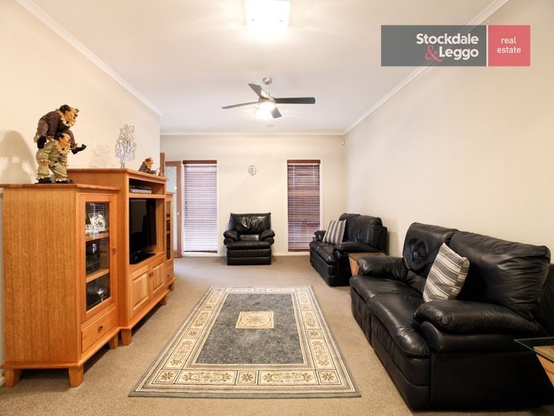 21 Dalwhinnie Crescent, Craigieburn VIC 3064