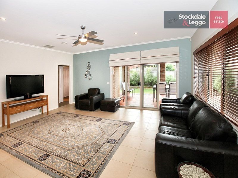 21 Dalwhinnie Crescent, Craigieburn VIC 3064