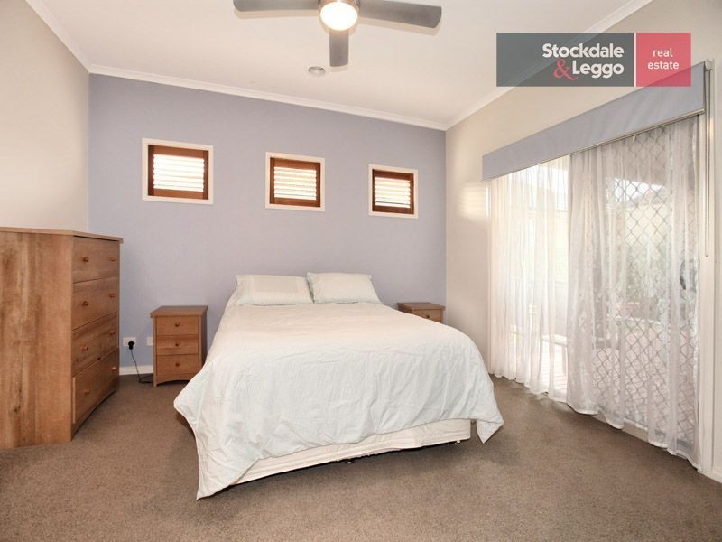 21 Dalwhinnie Crescent, Craigieburn VIC 3064