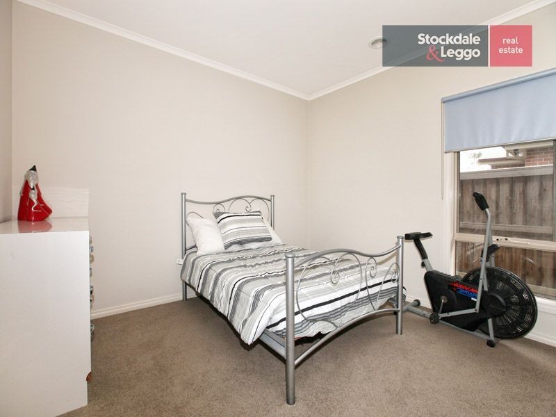 21 Dalwhinnie Crescent, Craigieburn VIC 3064