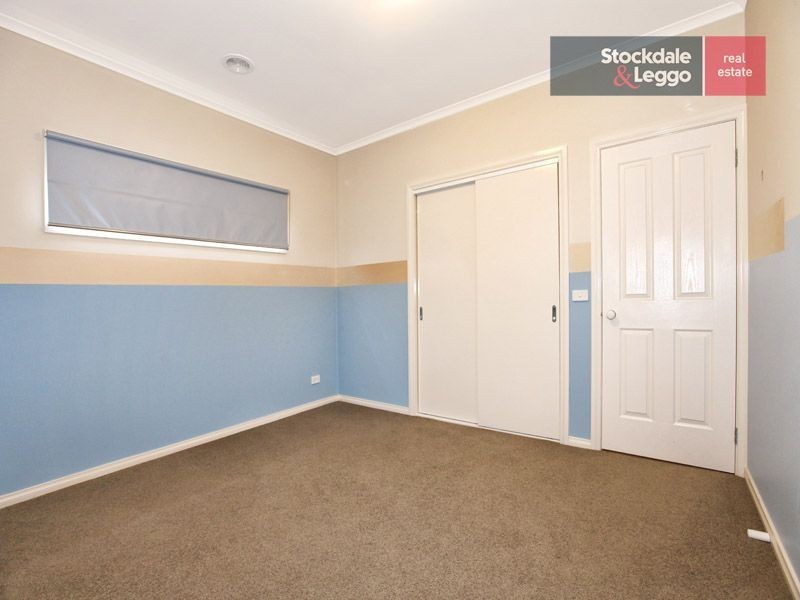 21 Dalwhinnie Crescent, Craigieburn VIC 3064