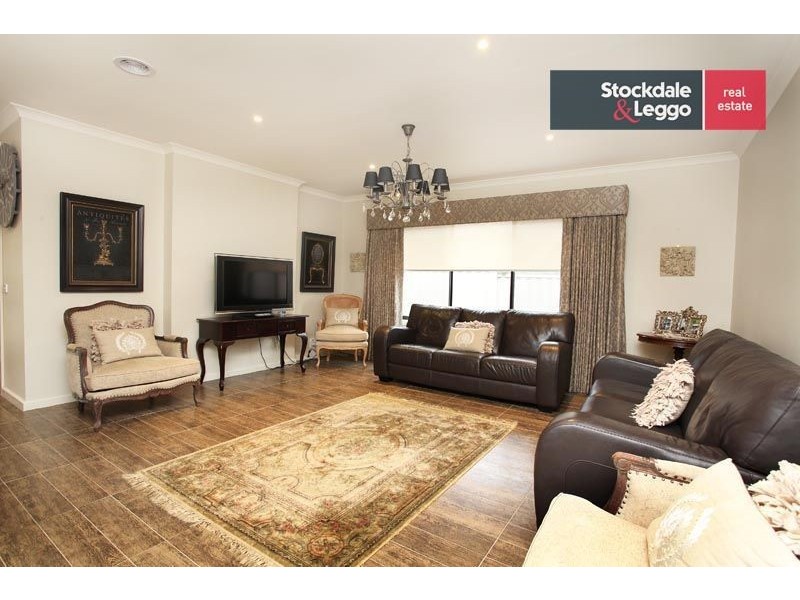 8 Wolfson Court, Attwood VIC 3049