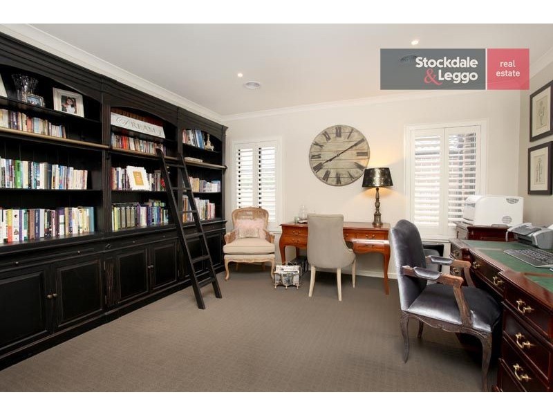 8 Wolfson Court, Attwood VIC 3049