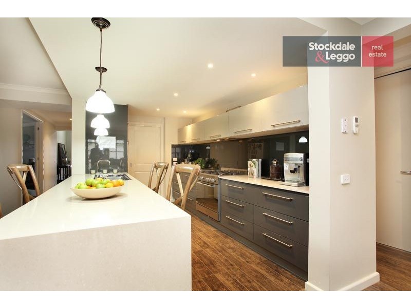 8 Wolfson Court, Attwood VIC 3049