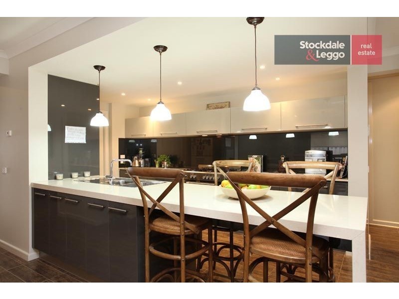 8 Wolfson Court, Attwood VIC 3049