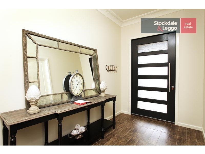 8 Wolfson Court, Attwood VIC 3049