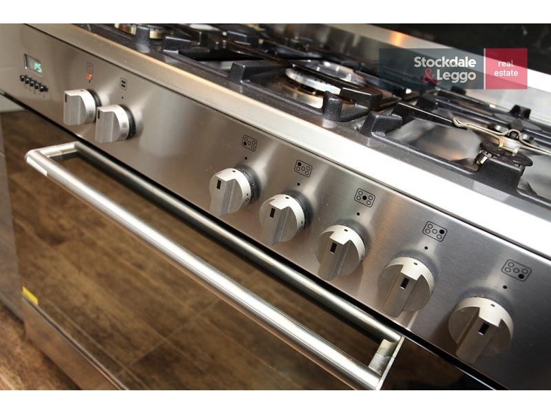 8 Wolfson Court, Attwood VIC 3049