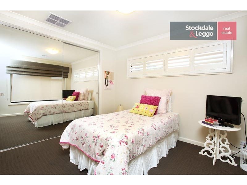 8 Wolfson Court, Attwood VIC 3049