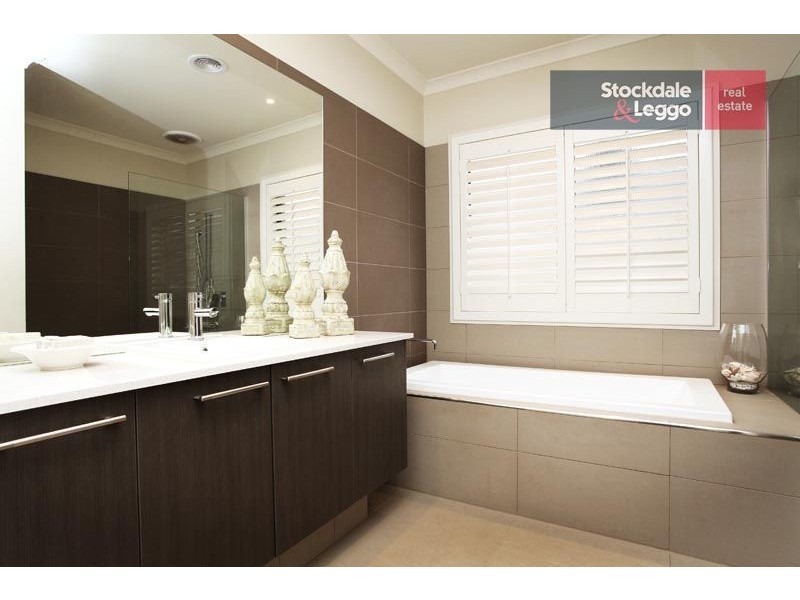 8 Wolfson Court, Attwood VIC 3049