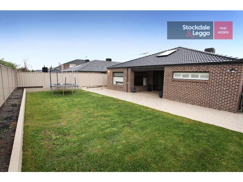 8 Wolfson Court, Attwood VIC 3049
