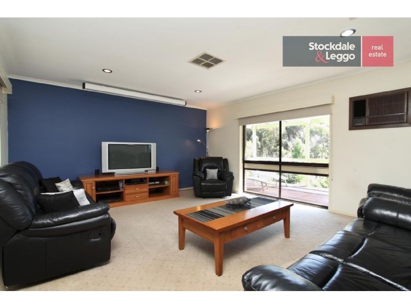 43 Harricks Crescent, Attwood VIC 3049