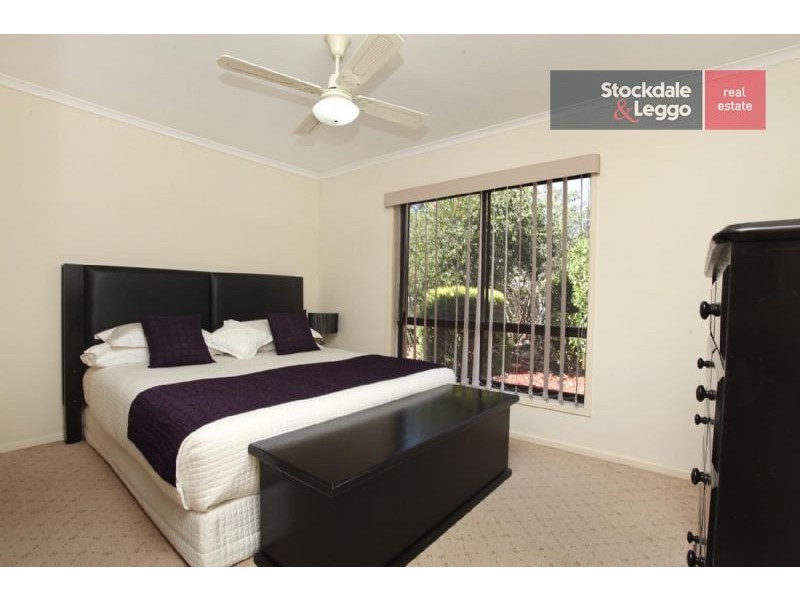 43 Harricks Crescent, Attwood VIC 3049