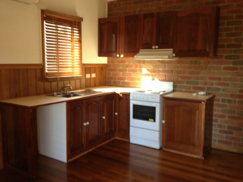 2/194 Erinbank Crescent, Westmeadows VIC 3049