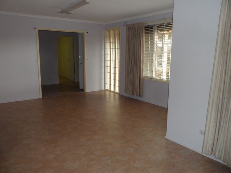 218 Mickleham Rd, Gladstone Park VIC 3043