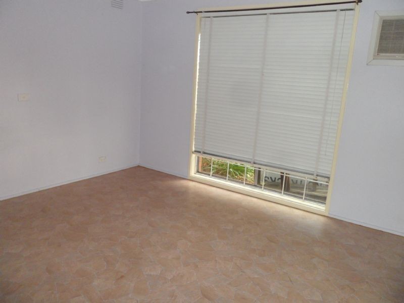 218 Mickleham Rd, Gladstone Park VIC 3043