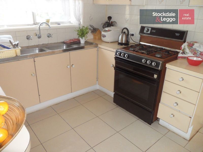 32 Snaefell Crescent, Gladstone Park VIC 3043