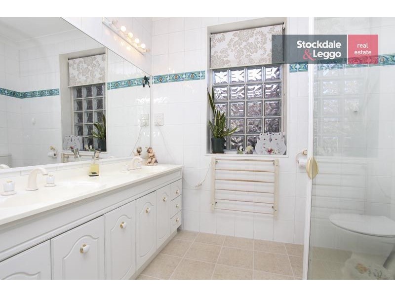 15 Airdrie Mews, Greenvale VIC 3059