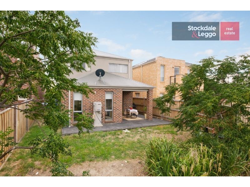 17 Dalwhinnie Crescent, Craigieburn VIC 3064