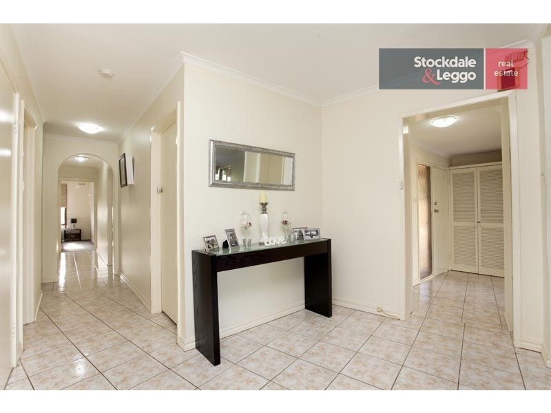 4 Fiona Court, Gladstone Park VIC 3043