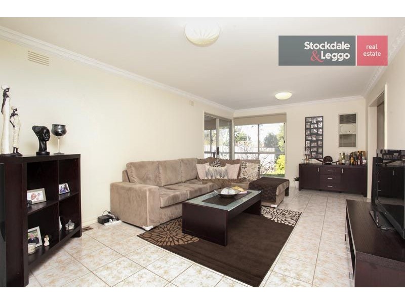 4 Fiona Court, Gladstone Park VIC 3043