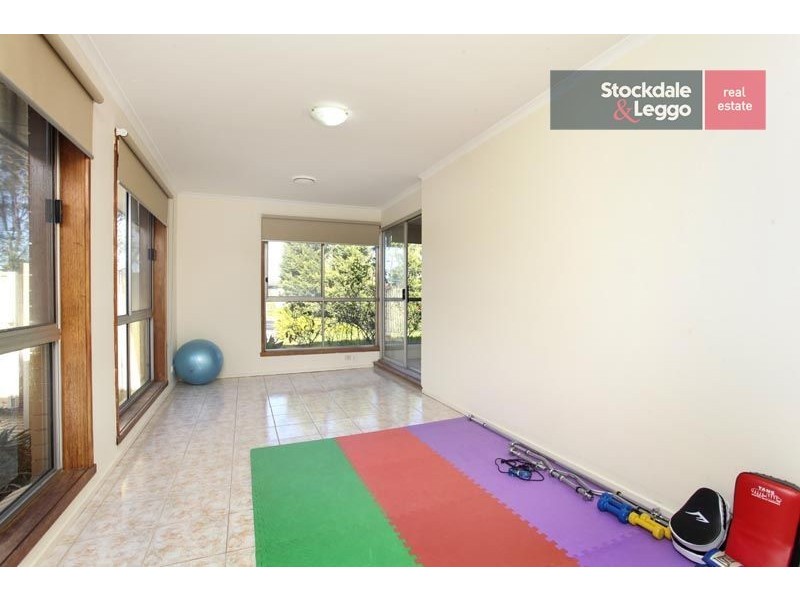 4 Fiona Court, Gladstone Park VIC 3043