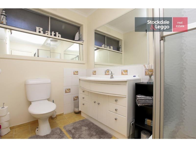 4 Fiona Court, Gladstone Park VIC 3043