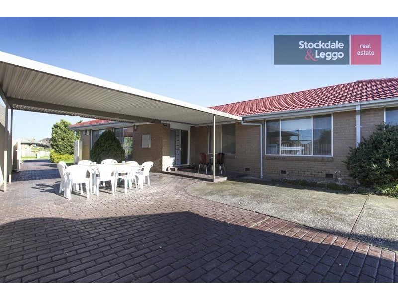 4 Fiona Court, Gladstone Park VIC 3043